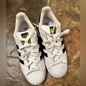 Adidas Superstar Junior size 7us